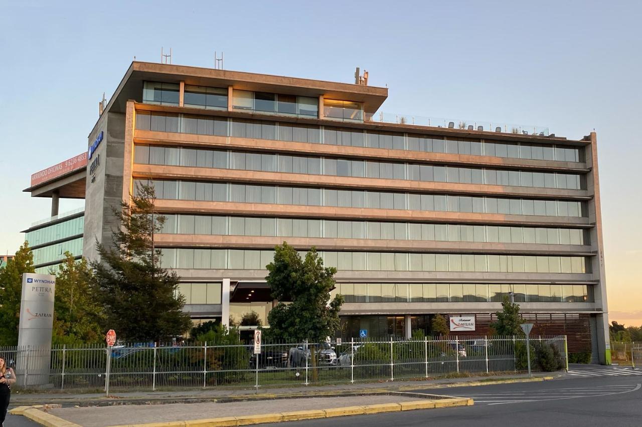 Wyndham Concepcion Pettra Hotel Buitenkant foto The terminal