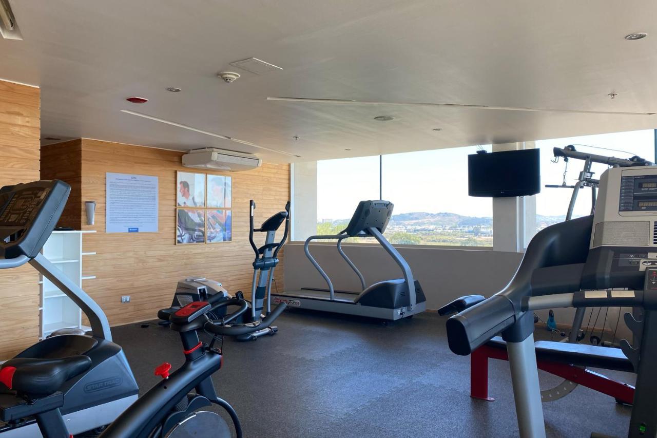 Wyndham Concepcion Pettra Hotel Buitenkant foto The gym at the hotel