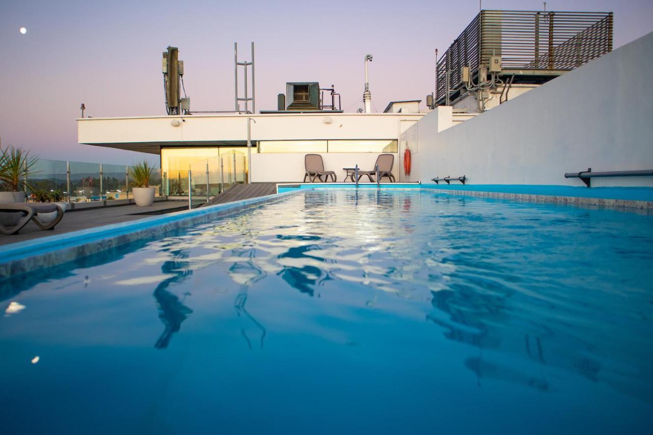 Wyndham Concepcion Pettra Hotel Buitenkant foto Rooftop pool