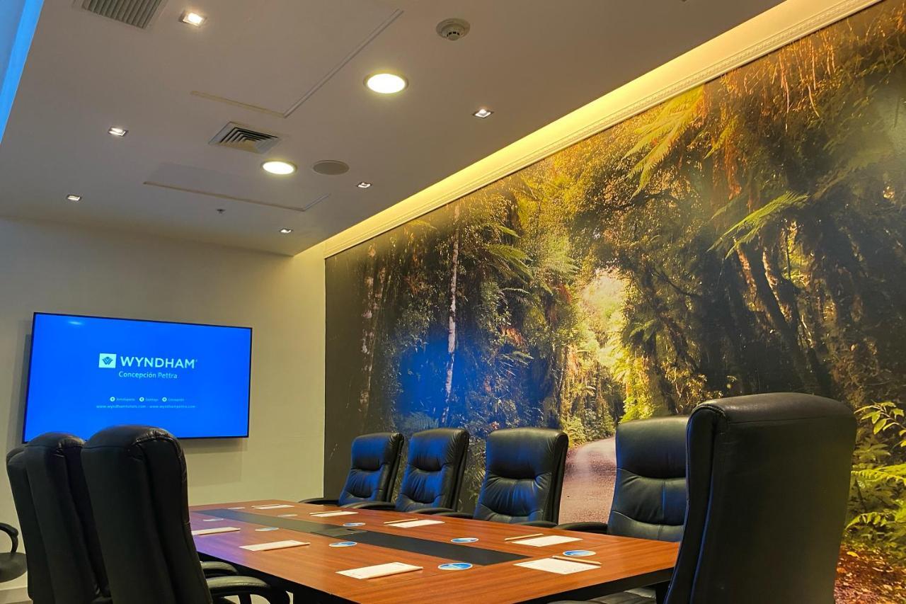 Wyndham Concepcion Pettra Hotel Buitenkant foto Boardroom at the Wyndham London West End