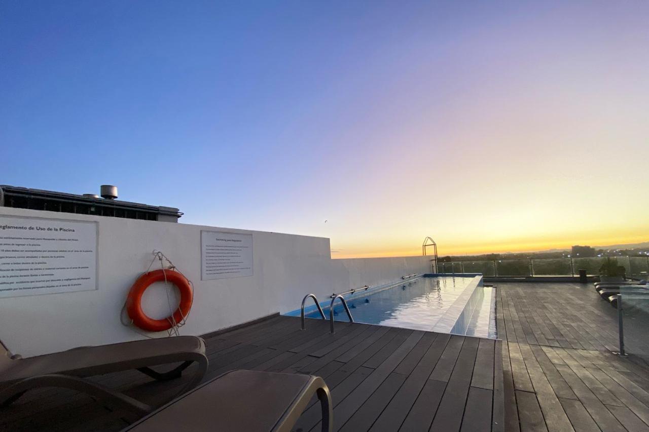Wyndham Concepcion Pettra Hotel Buitenkant foto Rooftop pool at the hotel