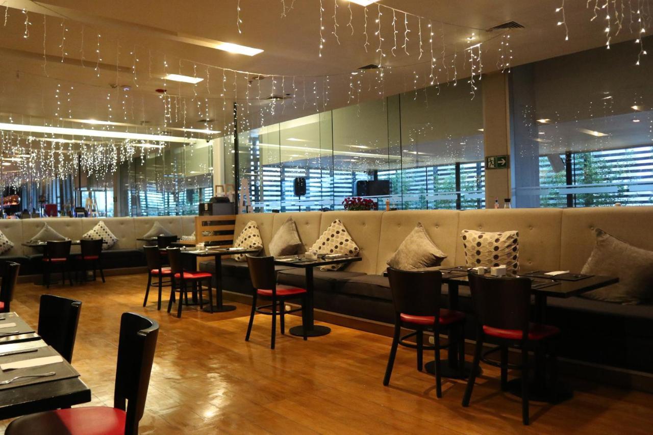 Wyndham Concepcion Pettra Hotel Buitenkant foto The interior of the restaurant
