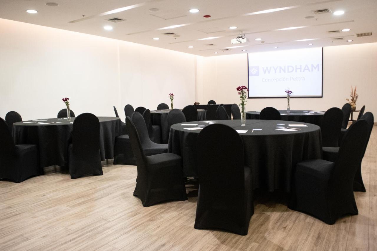 Wyndham Concepcion Pettra Hotel Buitenkant foto Meeting room